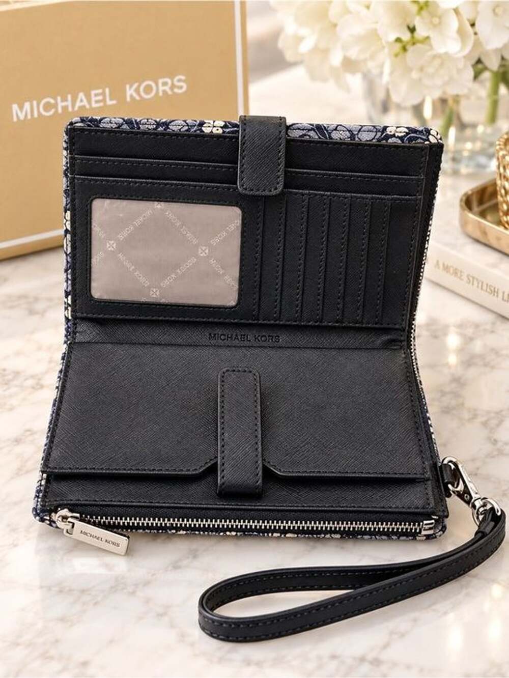 Michael Kors Floral Wristlet Wallet Blue Gray Black Zip Around NWOT🌸 - Picture 4 of 5